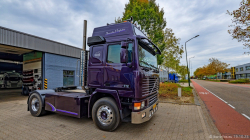 20251019-Tom-Holding-00318